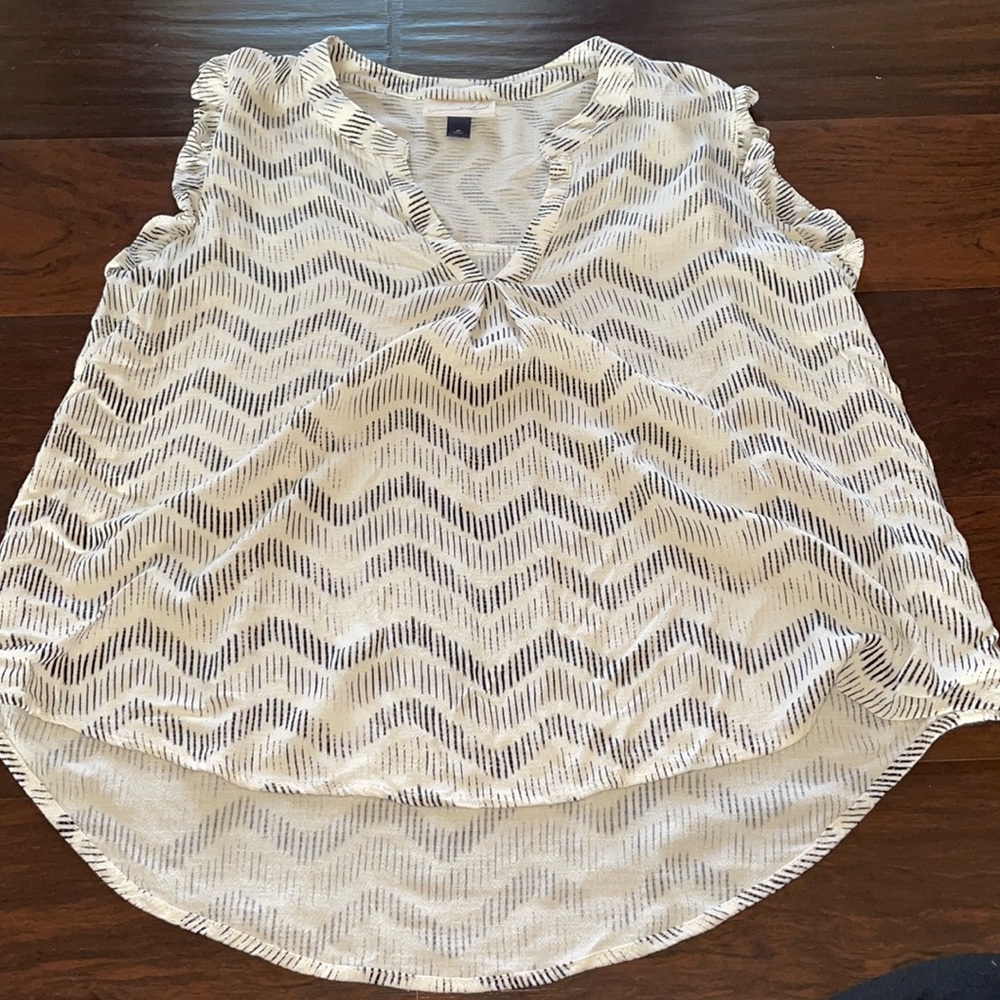 Universal Thread Cream and Black Chevron Sleeveless Blouse